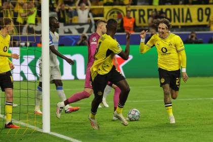 3-2. Cinco minutos condenan al Villarreal en Dortmund