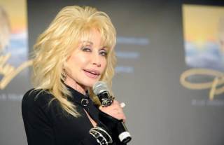 Dolly Parton viajó en secreto a Alemania para someterse a un tratamiento contra el cáncer
