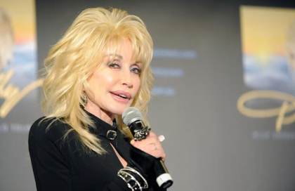 Dolly Parton viajó en secreto a Alemania para someterse a un tratamiento contra el cáncer