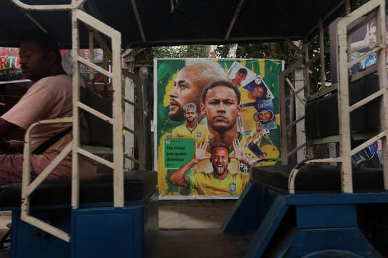 Las caras de Messi, Neymar y Ronaldo decoran las calles de Calcuta por el Mundial