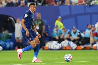 Mbappé: "No me fijo en lo que hace Messi"
