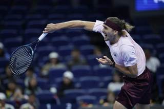 Zverev se cita con Djokovic en Pekín y Rybakina cae en su estreno como número uno