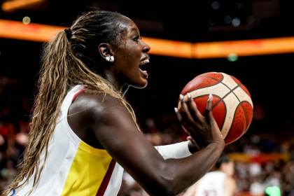 Awa Fam se convierte en la más joven de la historia de la WNBA en anotar 50 triples