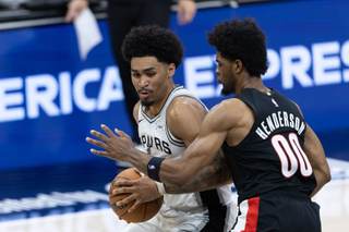 108-120. Castle y Harper hacen de Wembanyama y devuelven la ventaja de campo a los Spurs