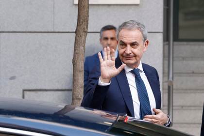 Zapatero niega al juez que ejerciera influencia para favorecer a la aerolínea Plus Ultra