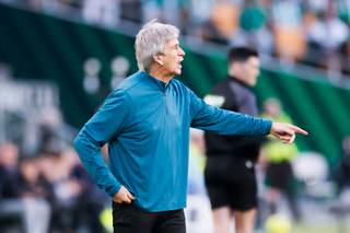 Pellegrini dice que el Betis "se echó atrás" con el 2-0 y jugó "demasiado en campo propio"