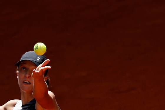 Swiatek se retira entre lágrimas