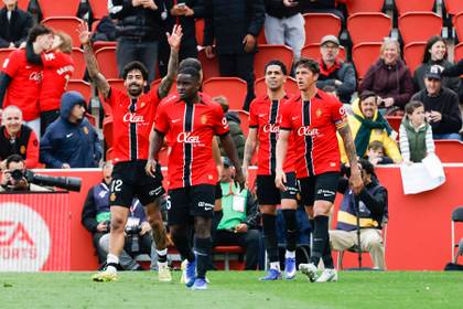 2-1. Samu Costa da aire al Mallorca y condena a un Espanyol con diez