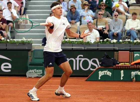 Nueva sorpresa en Roland Garros: el checo Mensik supera a Rublev