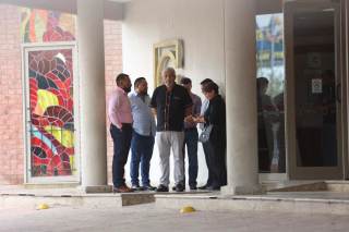 Familiares y estudiantes despiden a subdirectora de escuela asesinada en norte de México