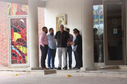 Familiares y estudiantes despiden a subdirectora de escuela asesinada en norte de México
