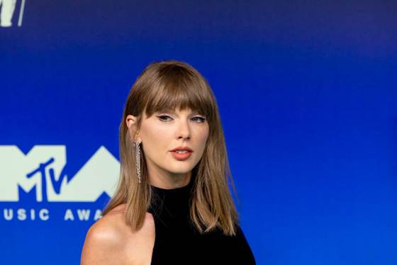 Taylor Swift, la más premiada de la historia de los VMAs y Madonna, artista del año