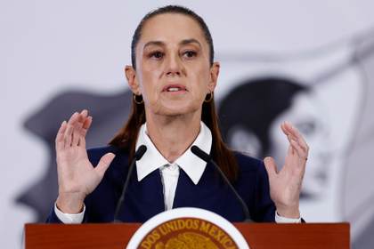 Sheinbaum afirma que derrame en golfo de México fue de un barco y pide investigación penal