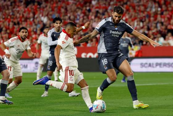 El chileno Alexis Sánchez da la victoria al Sevilla con su cuarto gol en La Liga