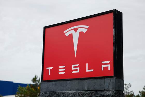 Bélgica autoriza la circulación de los Tesla con conducción asistida supervisada