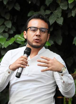 ONG logra frenar buques de proyecto de gas en el norte de México para proteger a ballenas