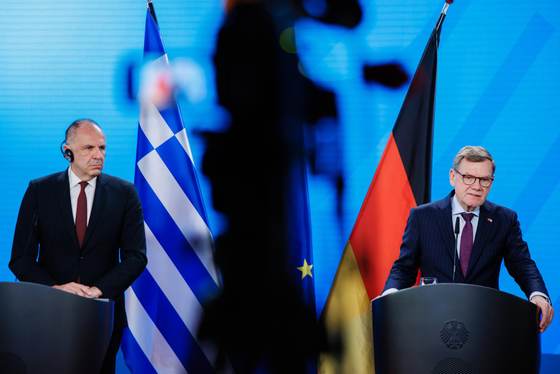 Alemania y Grecia quieren implicar al Golfo e Irán para garantizar paso por estrecho Ormuz