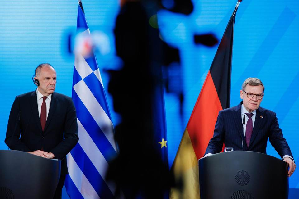 Alemania y Grecia quieren implicar al Golfo e Irán para garantizar paso por estrecho Ormuz