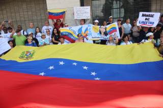 Opositores exigen que se permita el regreso de Machado a Venezuela y elecciones en 2027