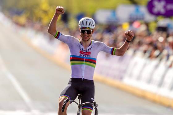 Pogacar: "Esta victoria me motiva para la París Roubaix"