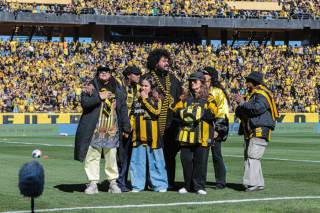 El fallecido músico Ruben Rada es homenajeado en Montevideo durante el Clásico entre Peñarol y Nacional