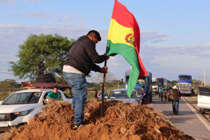 Gobierno de Bolivia sube cupo de diésel subvencionado a pequeños productores ante reclamos