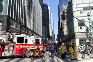 Incendio cerca de la Quinta Avenida en Nueva York causa cortes en desfile de San Patricio