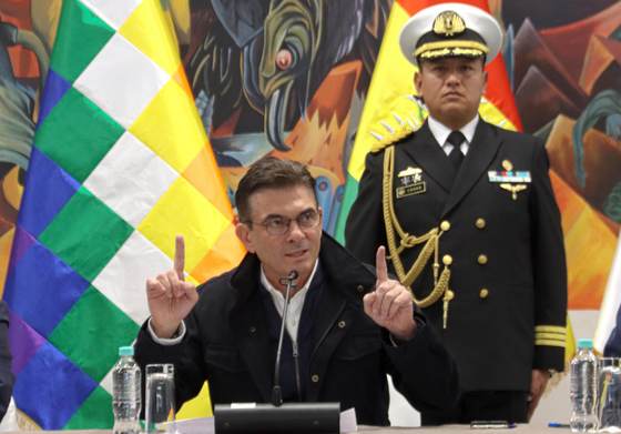 Bolivia denuncia una "mafia internacional" de contrabando de hidrocarburos