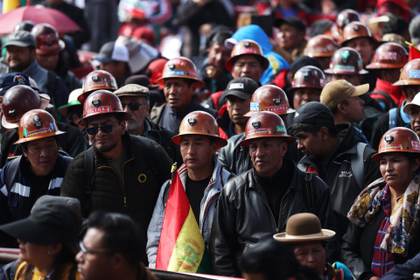 La mayor central obrera de Bolivia dice que Paz deberá "irse" si no atiende sus demandas