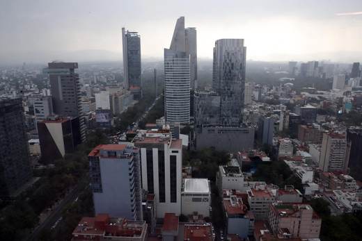 México pierde atractivo por los trámites que frenan la inversión, advierten especialistas