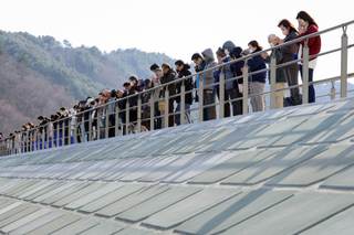 Japón recuerda el terremoto y la crisis nuclear 15 años después centrado en la rehabilitación