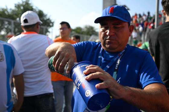Reparto de cerveza gratis en Monterrey para Países Bajos contra Marruecos desata polémica