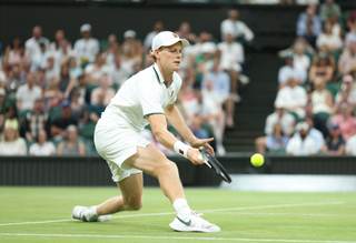 Sinner derriba la ilusión de Mochizuki y llega a cuartos de Wimbledon por quinta vez