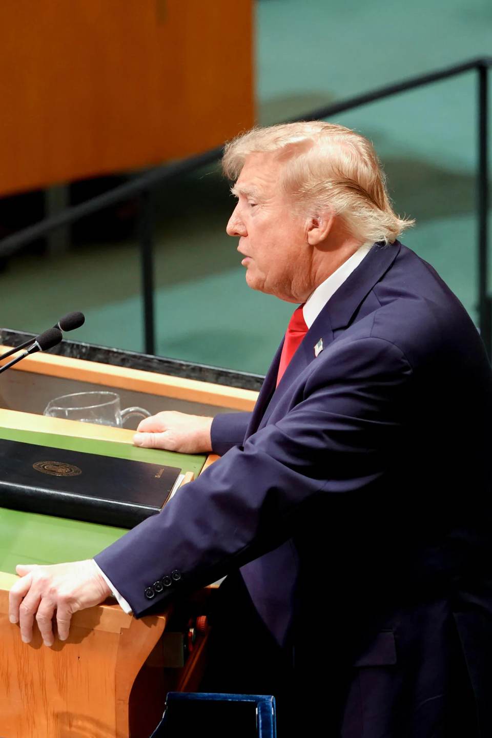 Trump asegura que deberá tomar una decisión: llegar a un acuerdo o "aniquilar" a Irán