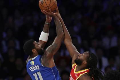 Kyrie Irving lidera la anotación de Dallas en Macao en su retorno a las pistas