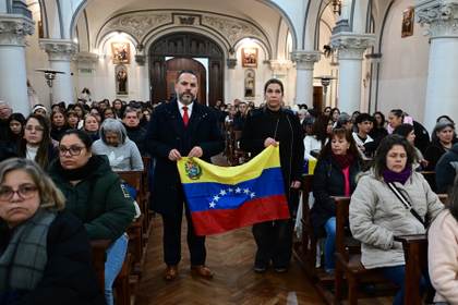 Cientos de venezolanos en Buenos Aires se reúnen en misa por víctimas de terremotos