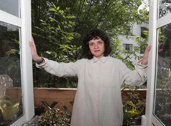 ‘Chicas tristes’, el retrato de la amistad femenina frente al abuso y la frialdad de la IA