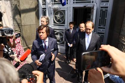 Europa aprovecha ausencia de Trump y éxitos de Ucrania para reanudar contactos con Rusia