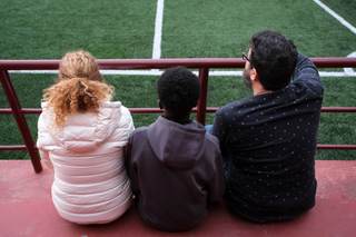 FIFA vuelve a mandar a grada a niños africanos:No pierdo un entreno pero no me dejan jugar