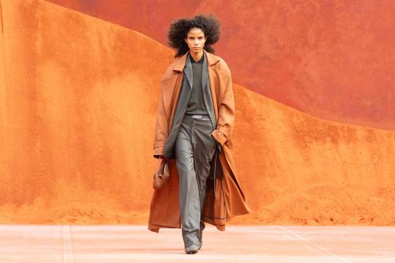 Lacoste transita entre la estética urbana y deportiva en París