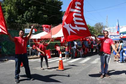Un sindicalista salvadoreño busca la candidatura presidencial por la exguerrilla del FMLN