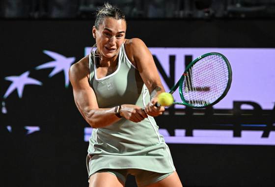 Sabalenka disfruta su estreno en Roma y avanza a dieciseisavos