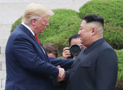 Trump afirma que se ha comunicado con Kim Jong-un y que tienen una "muy buena relación"