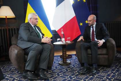 Francia aborda con Ucrania el posible apoyo del G7 a Kiev y la presión a Rusia