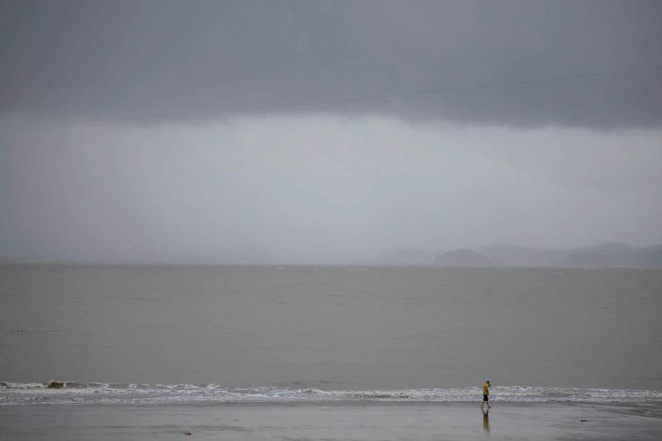 El tifón Saudel toca tierra por tercera vez en el sureste de China tras volver a intensificarse