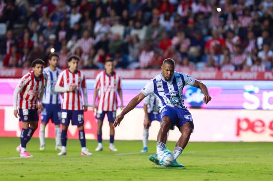 El venezolano Salomón Rondón rescata empate para Pachuca ante Guadalajara en el Apertura