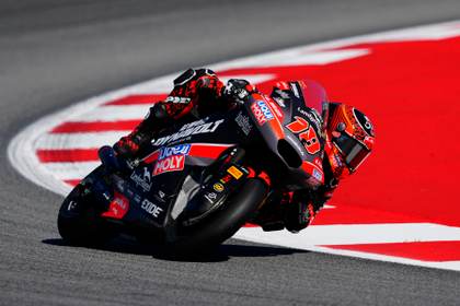 Manuel González bate el récord de la pista y es el más rápido de Moto 2 en los libres