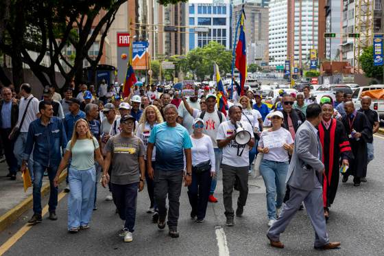 Protestan en Venezuela contra jueces, bajos salarios y exigen elecciones y liberaciones