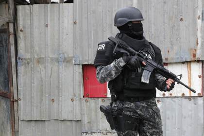 Ecuador despliega 35.000 policías y militares para combatir al crimen con apoyo extranjero
