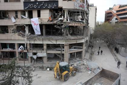 Irán lanza una nueva oleada de ataques contra Israel y las bases de EEUU en Oriente Medio